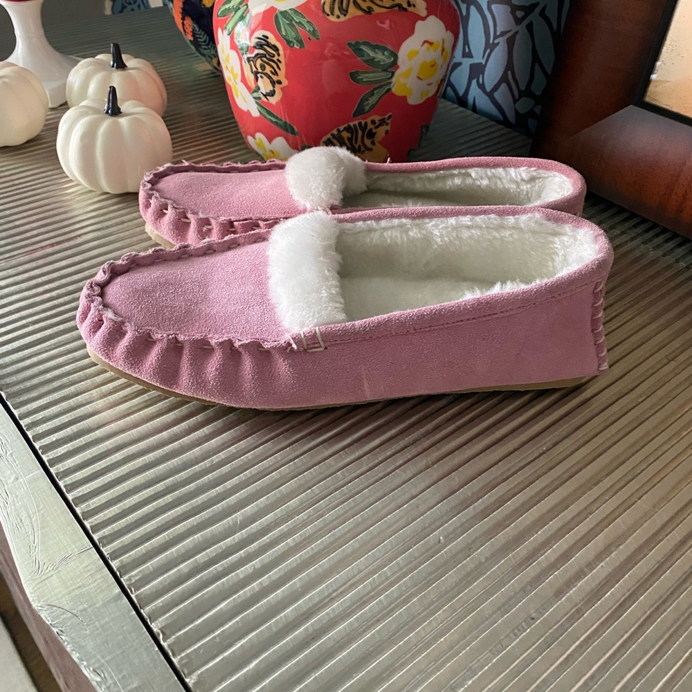 *New* Bass Fleece Lined Suede Slippers - Picture 6 of 7